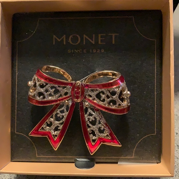 Monet Jewelry - Monet Brooch